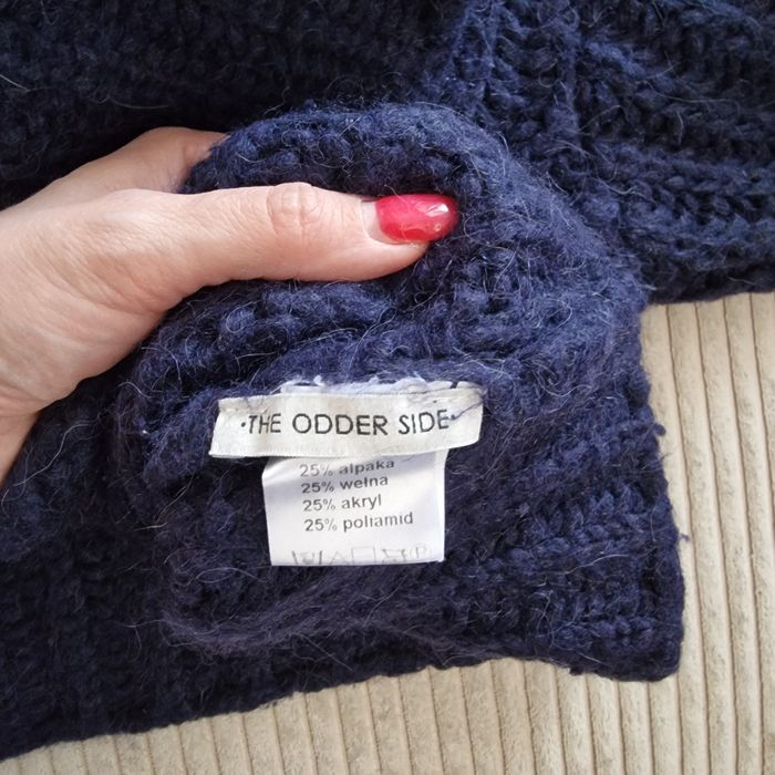 Sweterek The odder side