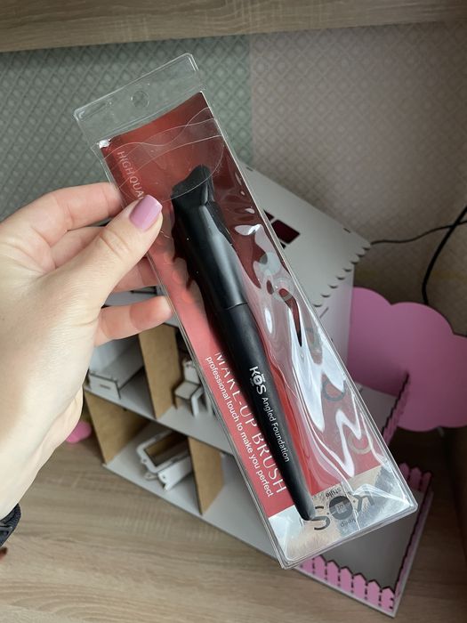 Пензлик для тонального крему KOS