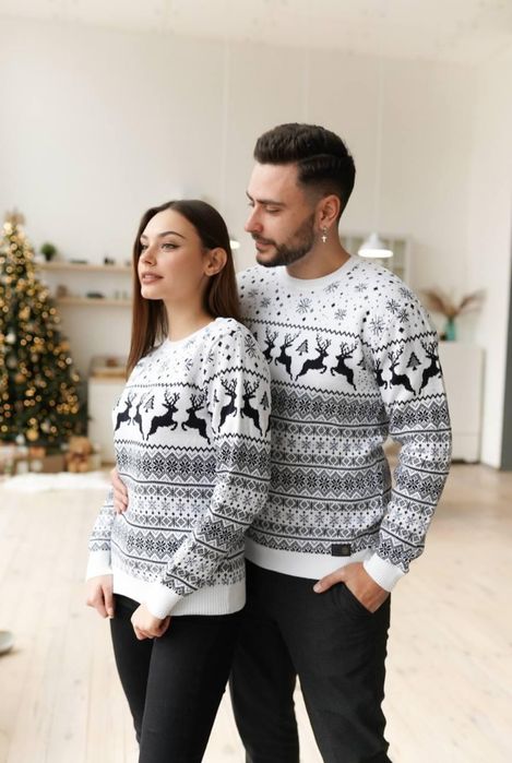 Парные новогодние свитера для пары