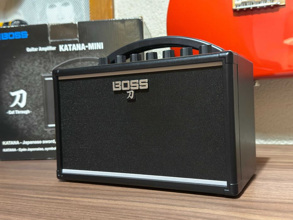 Boss Katana Mini Amplificador Guitarra Portátil