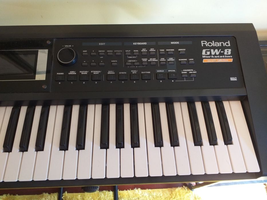 Órgão Roland práticamente novo