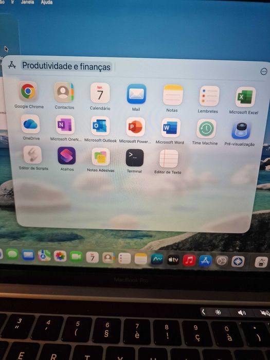MacBook PRO 2020 com varios programas )