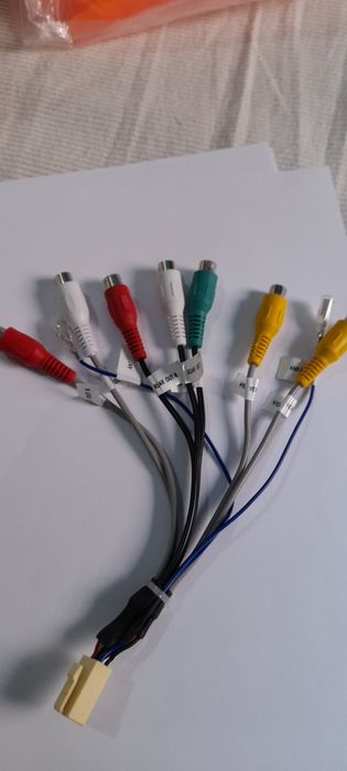 Cabos RCA, Subwoofer, USB, Microfone, Câmeras, GPS, Fichas Adaptadoras