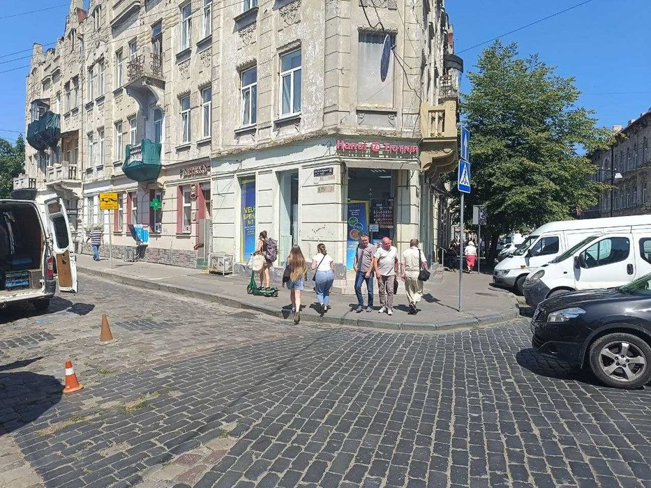 Оренда кутового фасадного приміщення привокзальний ринок