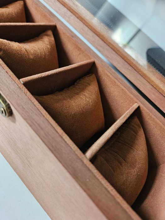 Drewniana szkatułka pudełko ekspozytor do zegarków biżuterii prezent