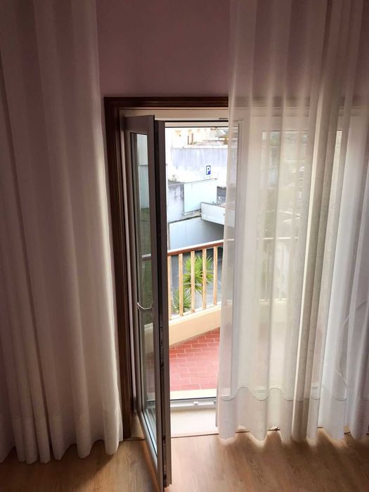 Arrendamento de quarto c/varanda na Rua do Almirante Cândido dos Reis