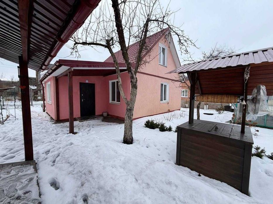 Продаж будинку з доглянутою ділянкою 6 сот.  Асфальтований доїзд