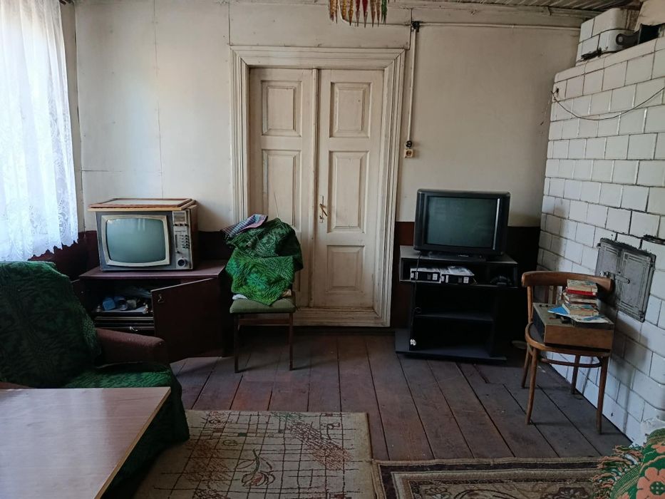 Stare meble i piec kaflowy