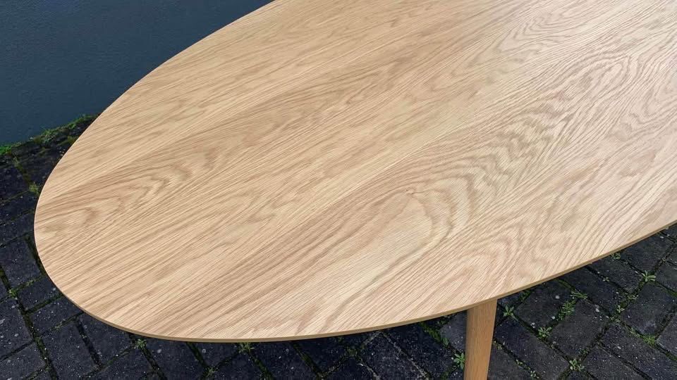 Mesa jantar oval em carvalho