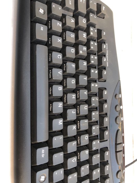 Teclado com entrada antiga