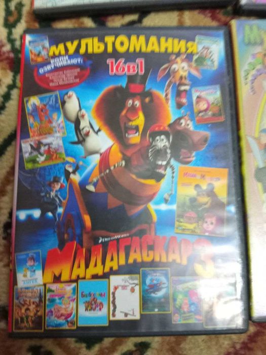 Жалаңаш баласына қарап