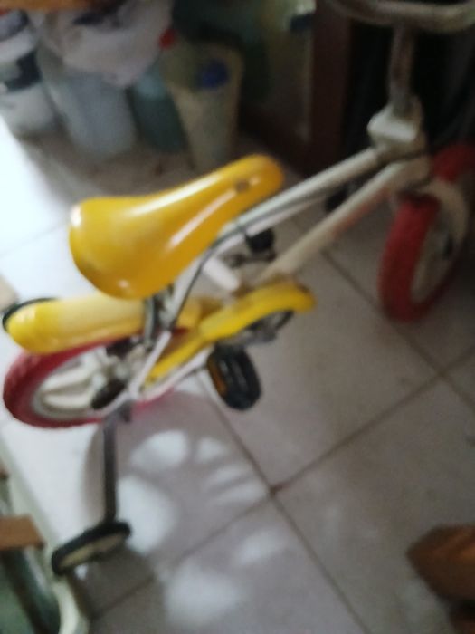 Bicicleta de crianca pequena