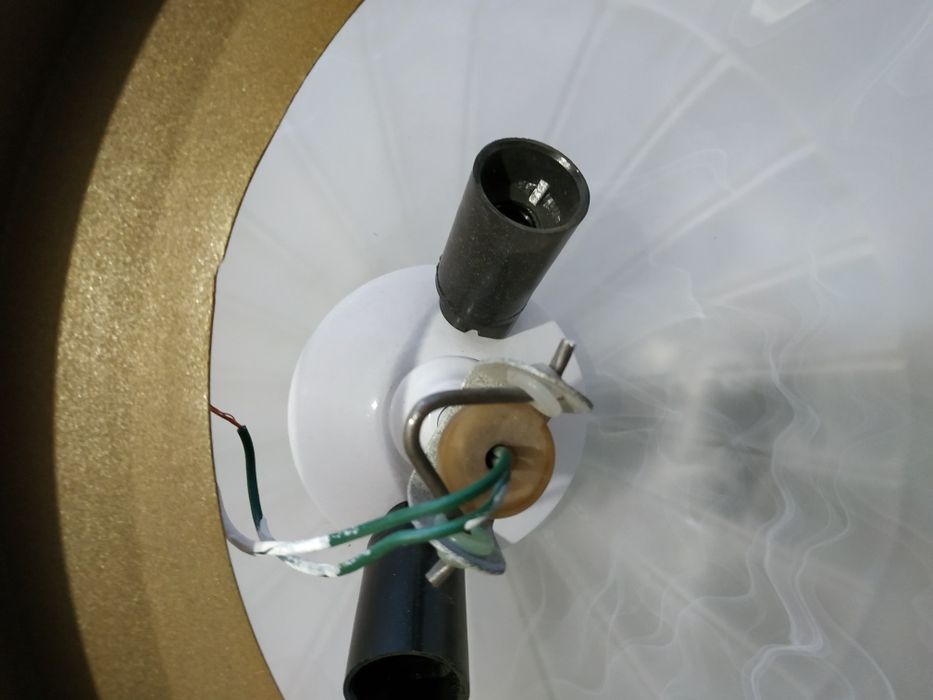 Продам хорошу люстру.