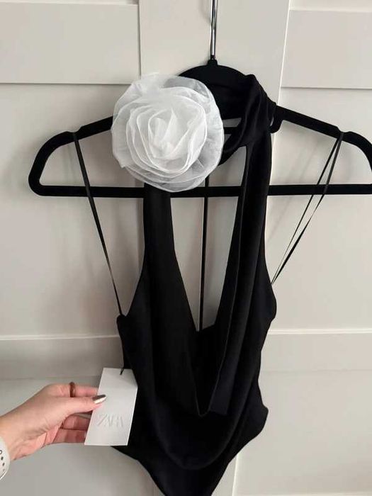 Czarne body halter kwiat zara