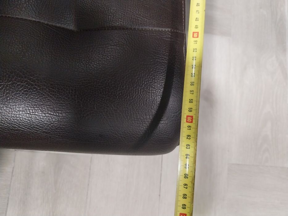 Sofá em pele castanho