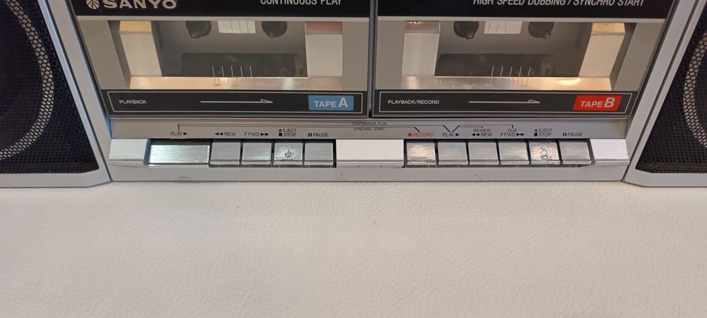 Sanyo C-35 требует ремонта.