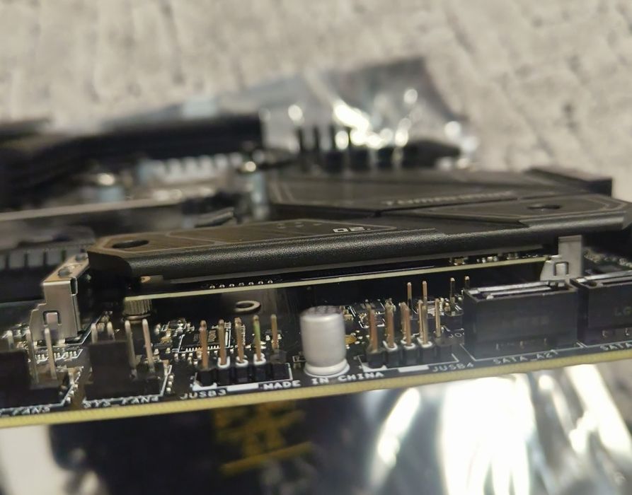 Продам материнську плату MSI B650 Tomahawk WiFi