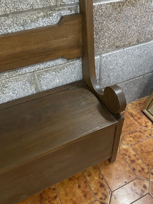 Banco corrido em madeira maciça