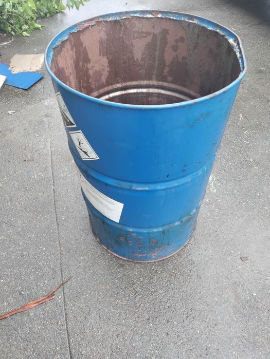 Бочка  из пластмассы. Бочка металлическая
