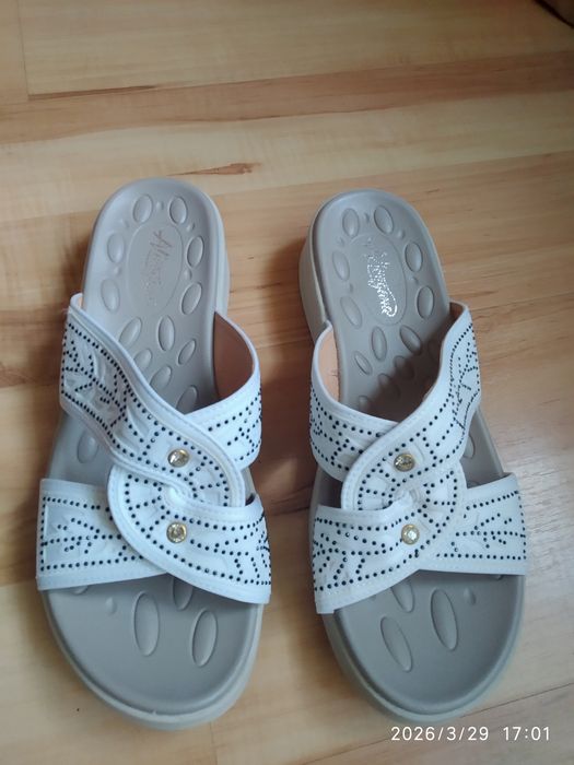 Новые Шлепанцы. 24 см стелька.