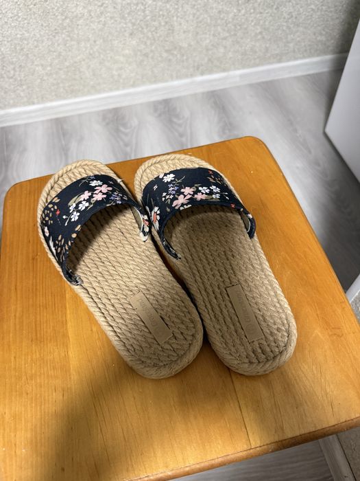 Жіночі шльопанці