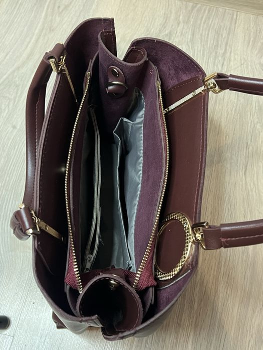 Жіноча сумка ALDO Arrayan бордового кольору.