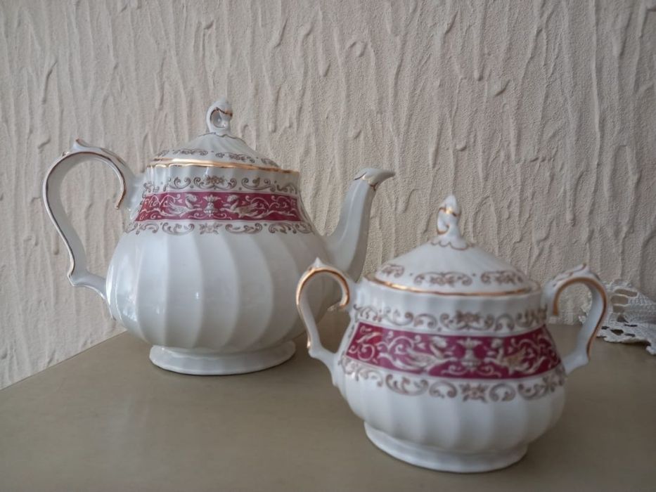 Cristaleira Antiga com Serviço Inglês Ironstone Ware by MYOTT