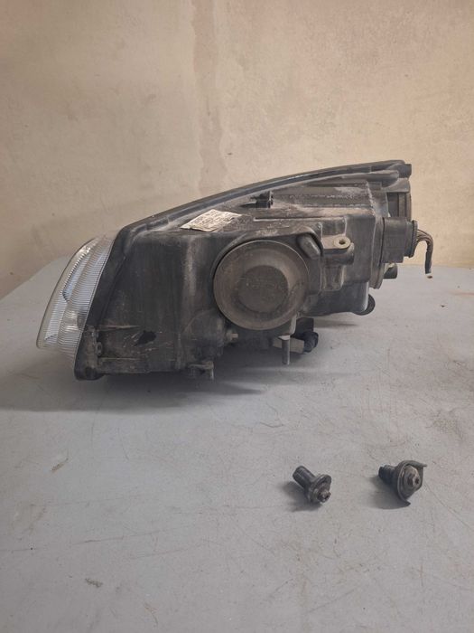 Lampa prawa skoda superb II europa uszkodzona