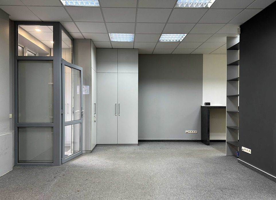 Лобановського 6Д( ЖК Червонозоряний) 1-й поверх, окремий вхід, 57,4 м²