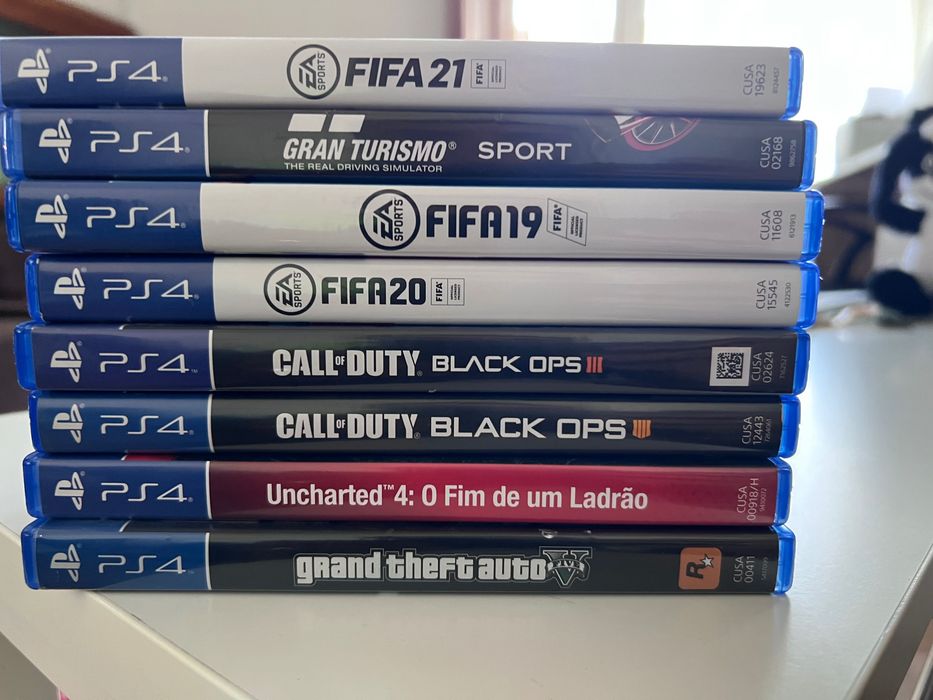 Ps4 como nova com 2 comandos e jogos