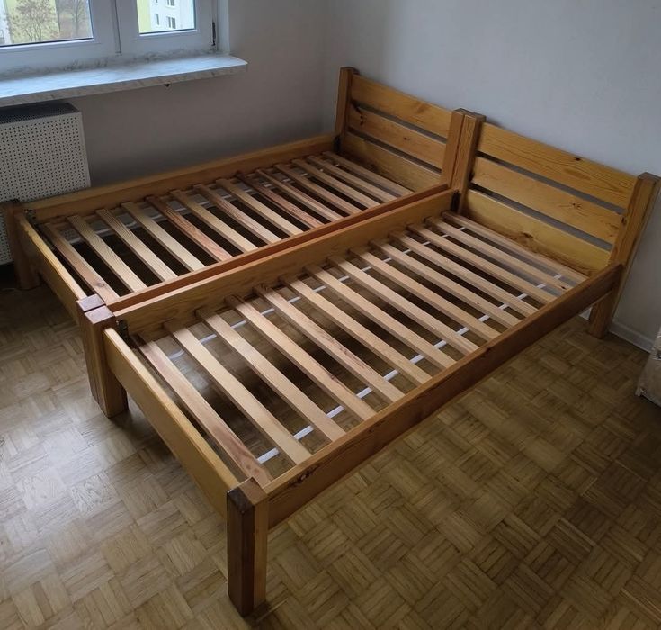 Łóżko 180x80  pojedyncze solidne drewniane cena za.sztuke