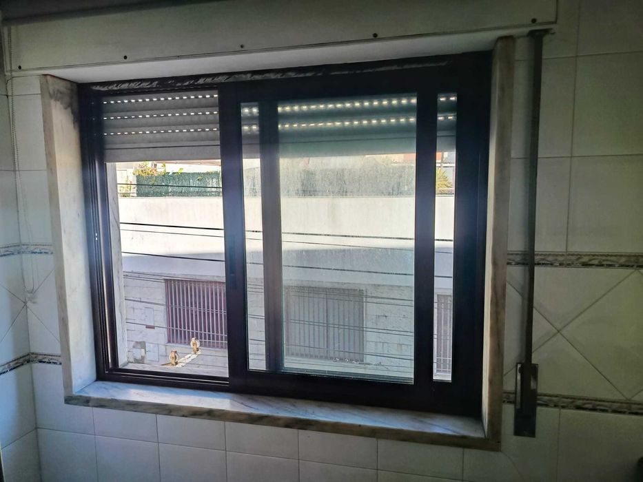 Janelas usadas em aluminio bordeaux com vidro duplo