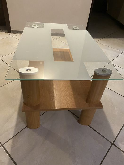 Stolik kawowy ze szklanym blatem