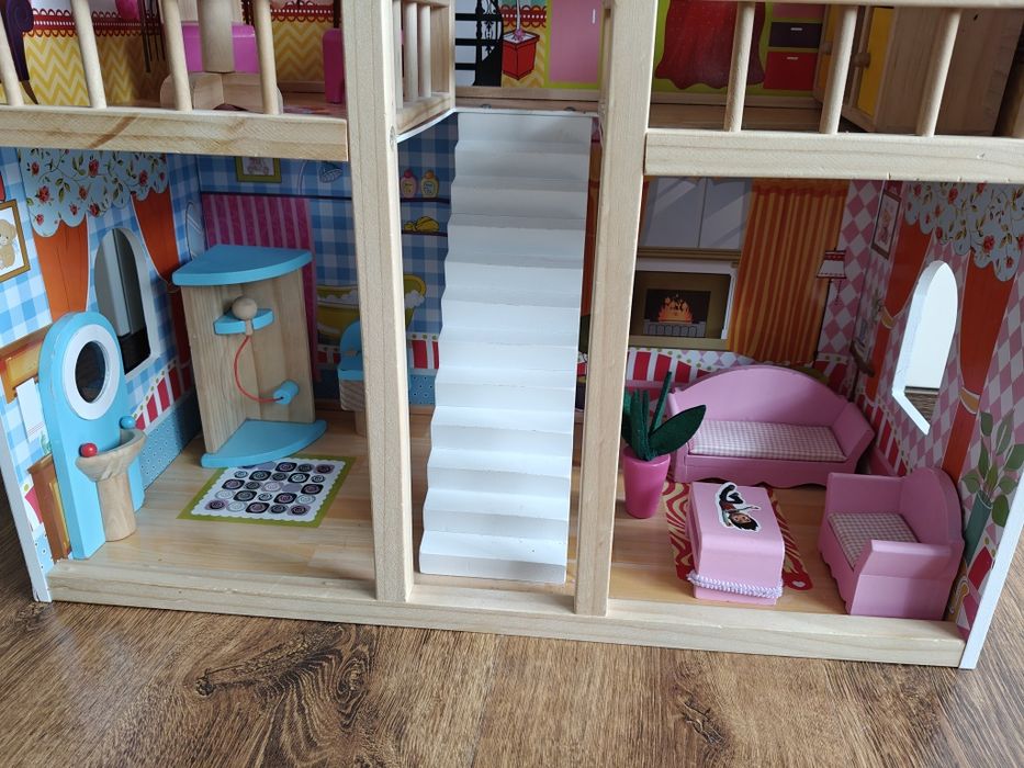 Duży  drewniany domek dla lalek Barbie