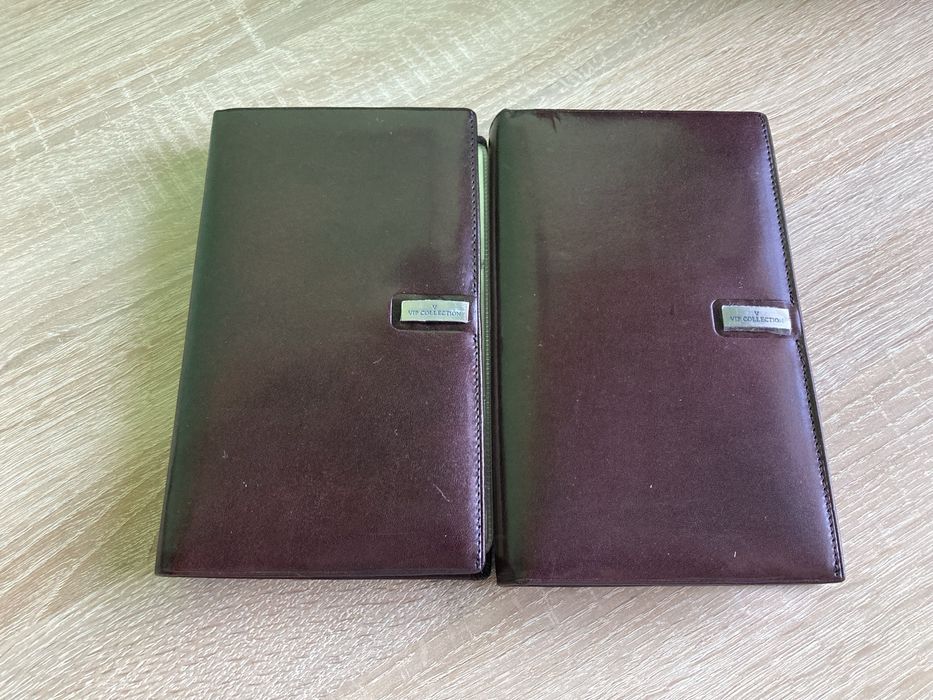 Czarny i brązowy wizytownik