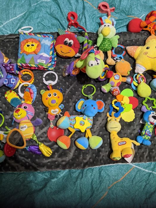 Дитячі іграшки для найменших)