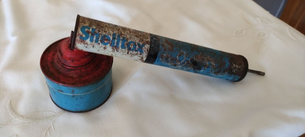 Vintage Shelltox Can