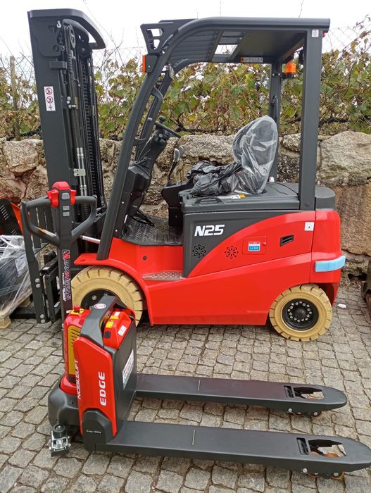 Empilhador eléctrico  Novo Noblelift 3.0T