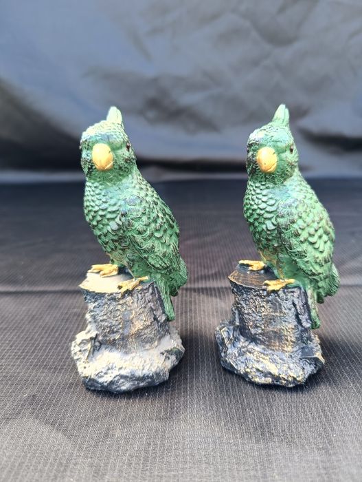 Plastikowe papugi figurki