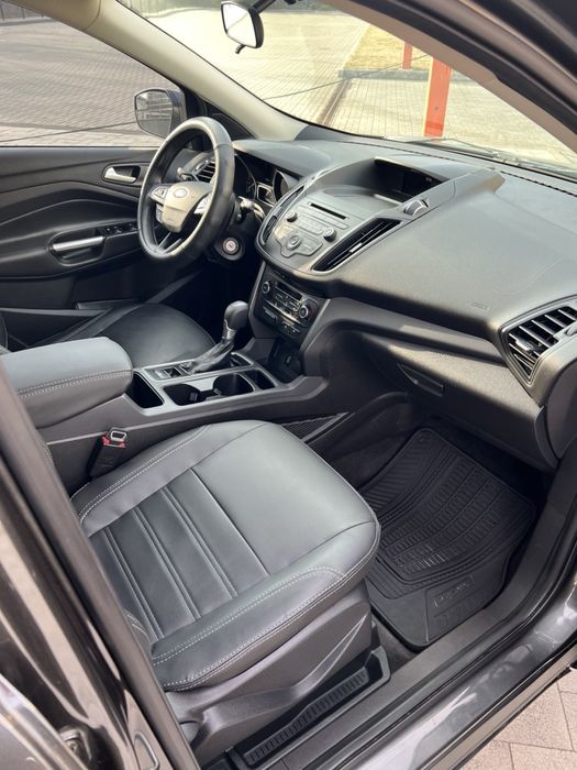 Продам автомобіль Ford Escape 2017року