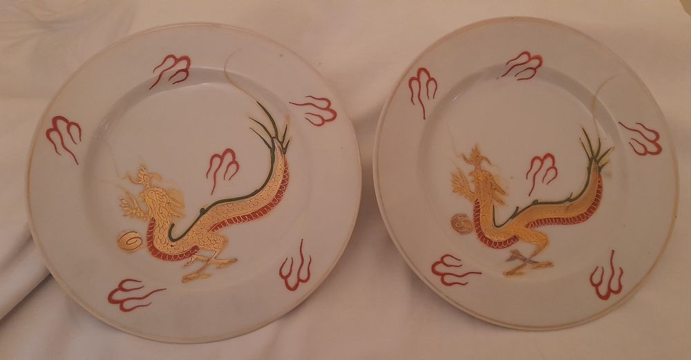 2 Hand-painted Plates445409689779589120