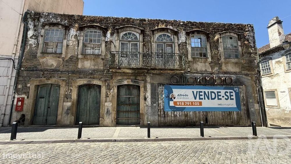 Prédio em Peso da Régua e Godim de 1092,00 m2