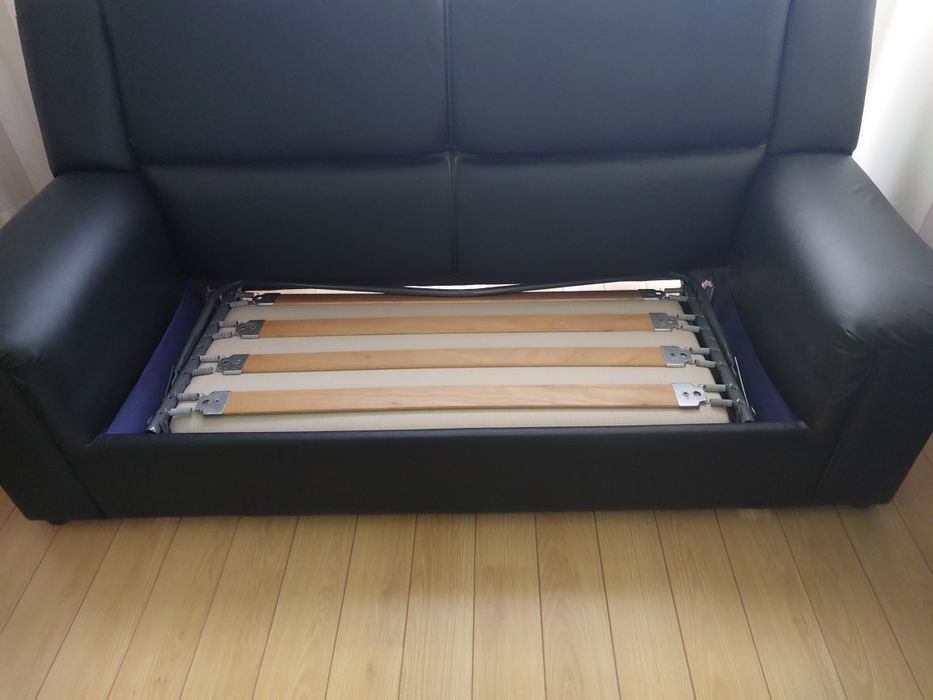 Sofá cama de 2 lugares em preto