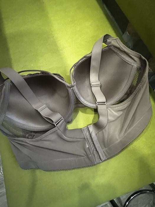 Жіночий бюстгалтер