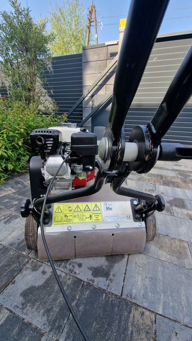 Wertykulator spalinowy firmy Honda.