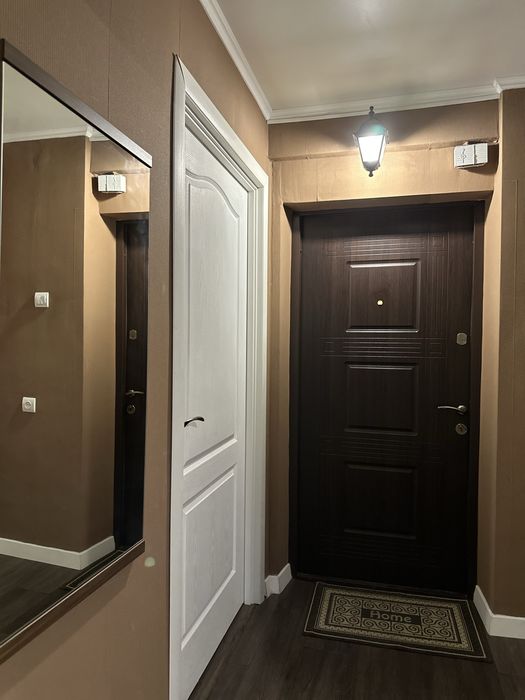 Погодинно,подобово,різні райони. 8 спальних місць