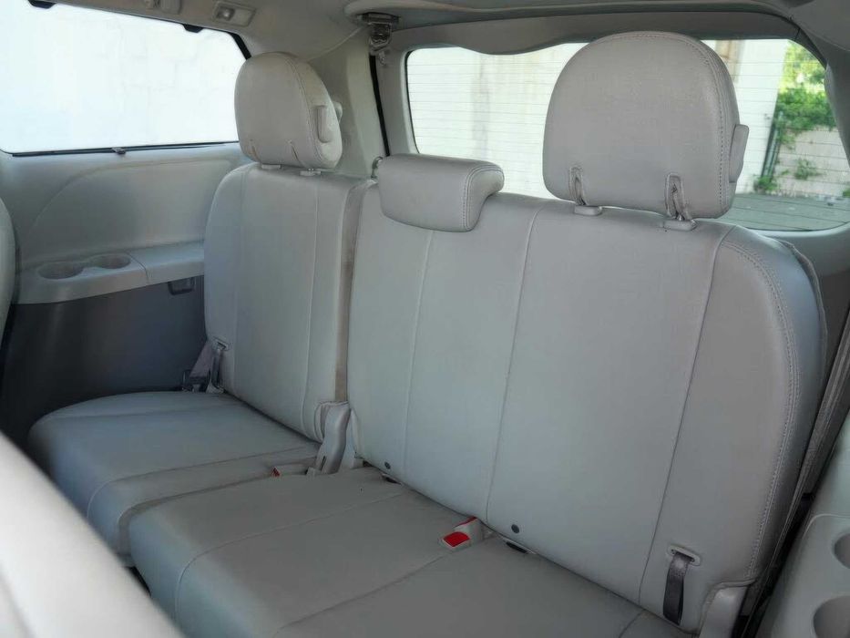 Toyota Sienna      2015