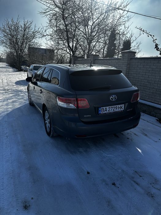 Toyota Avensis 1.8 бензин