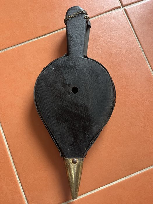 Fole de madeira e latão, soprador de brasas.