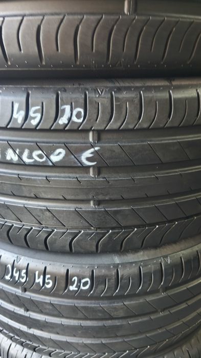Pneus 245/45/20 Dunlop E